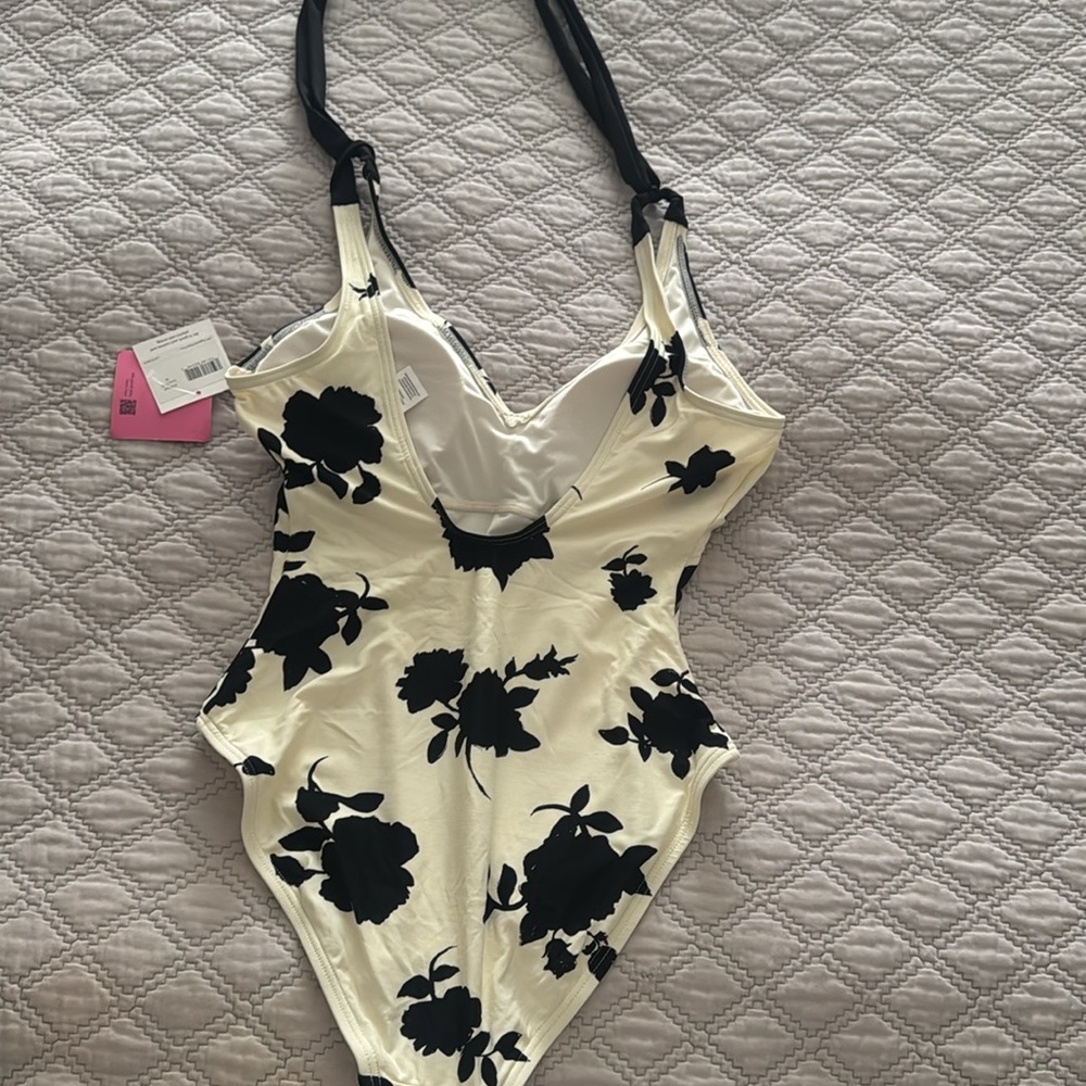 KATE SPADE ONE PIECE SWIMSUIT,
Perfect for summer getaways and trips - Picture 9 of 9